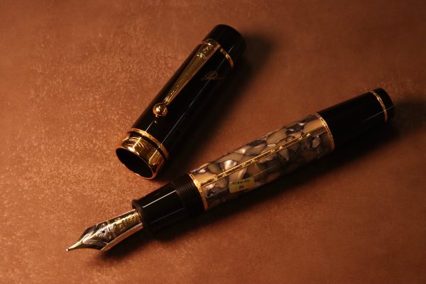 MONTBLANC 作家シリーズ アレキサンドル・デュマ 前代未聞の間違った