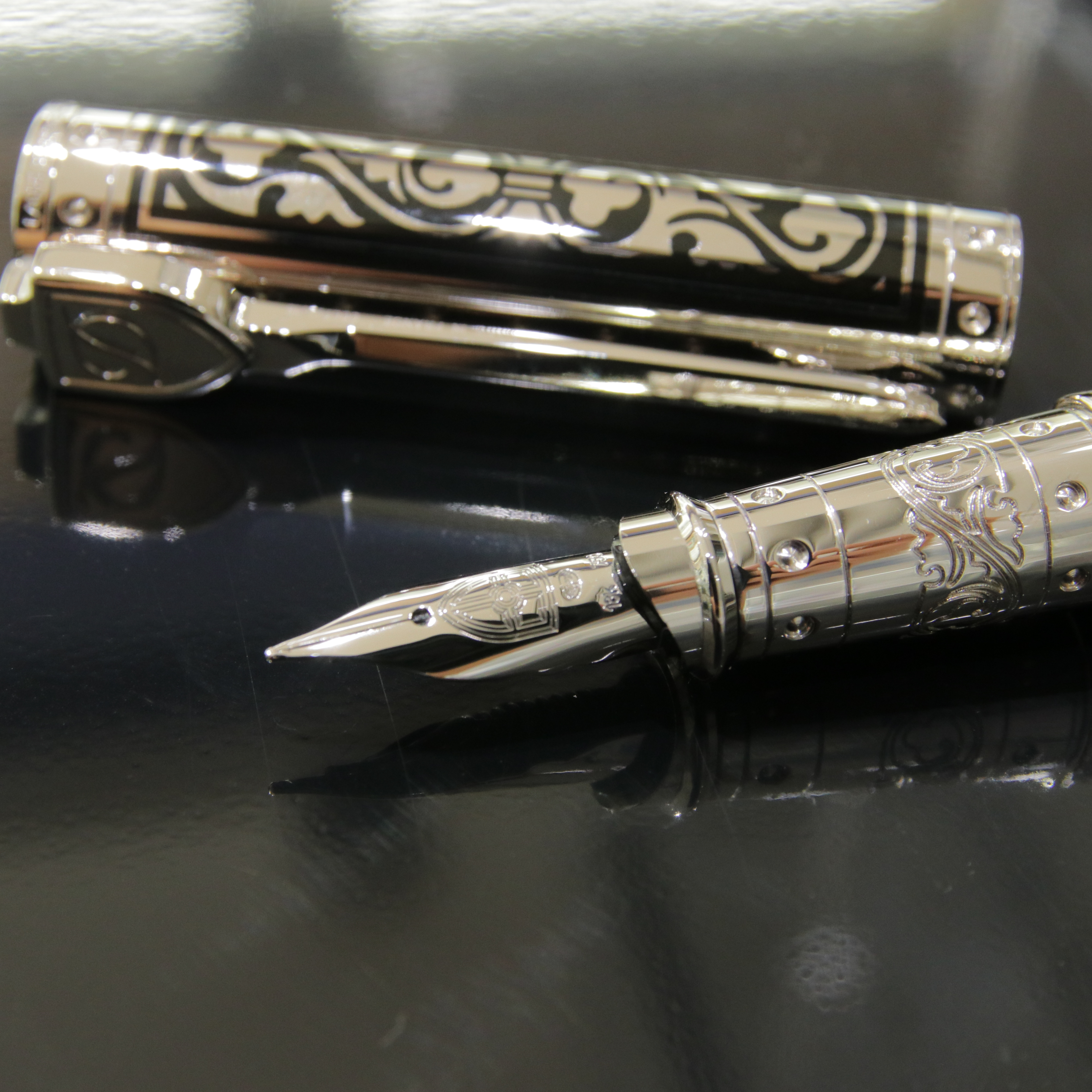 【最高峰】S.T. Dupont デュポン クラシック 万年筆 銀925 18K S.T.Dupont 万年筆 リミテッドエディション ホワイトナイト プレミアム