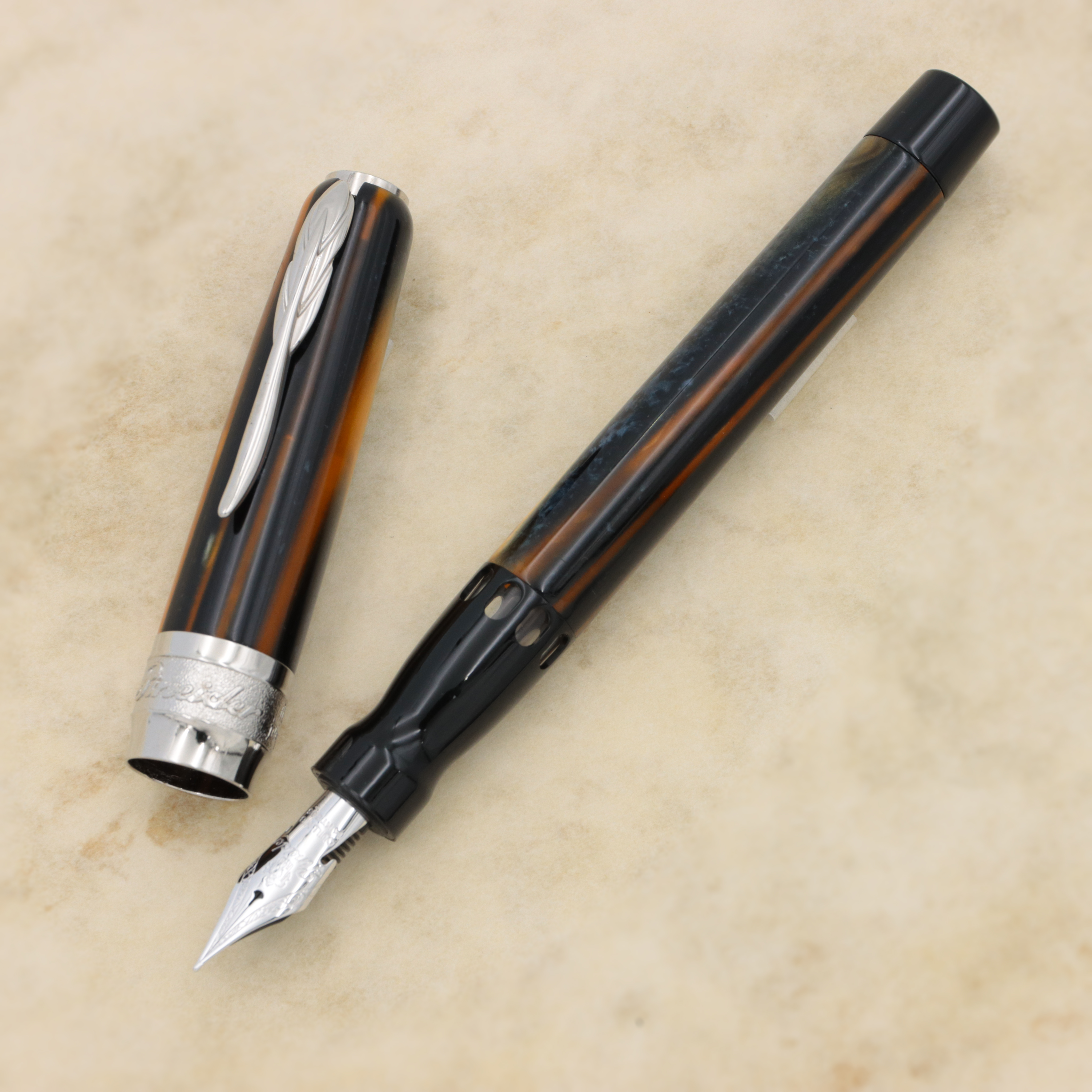 幸せを呼ぶ青い蜂 | 筆記具専門店キングダムノート｜スタッフブログ