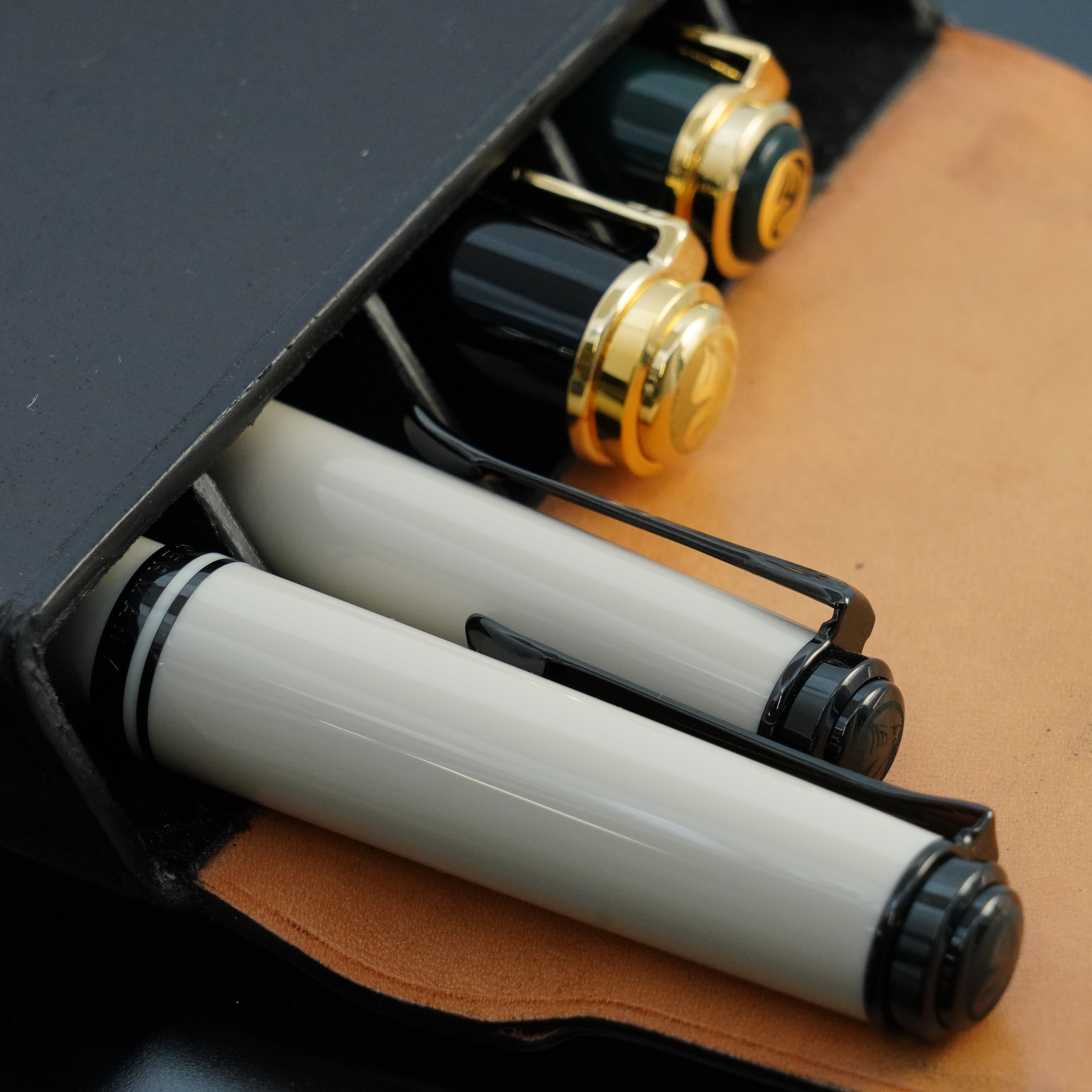 対比の美学Pelikan 670 “ウォームグレー” | 筆記具専門店キングダム