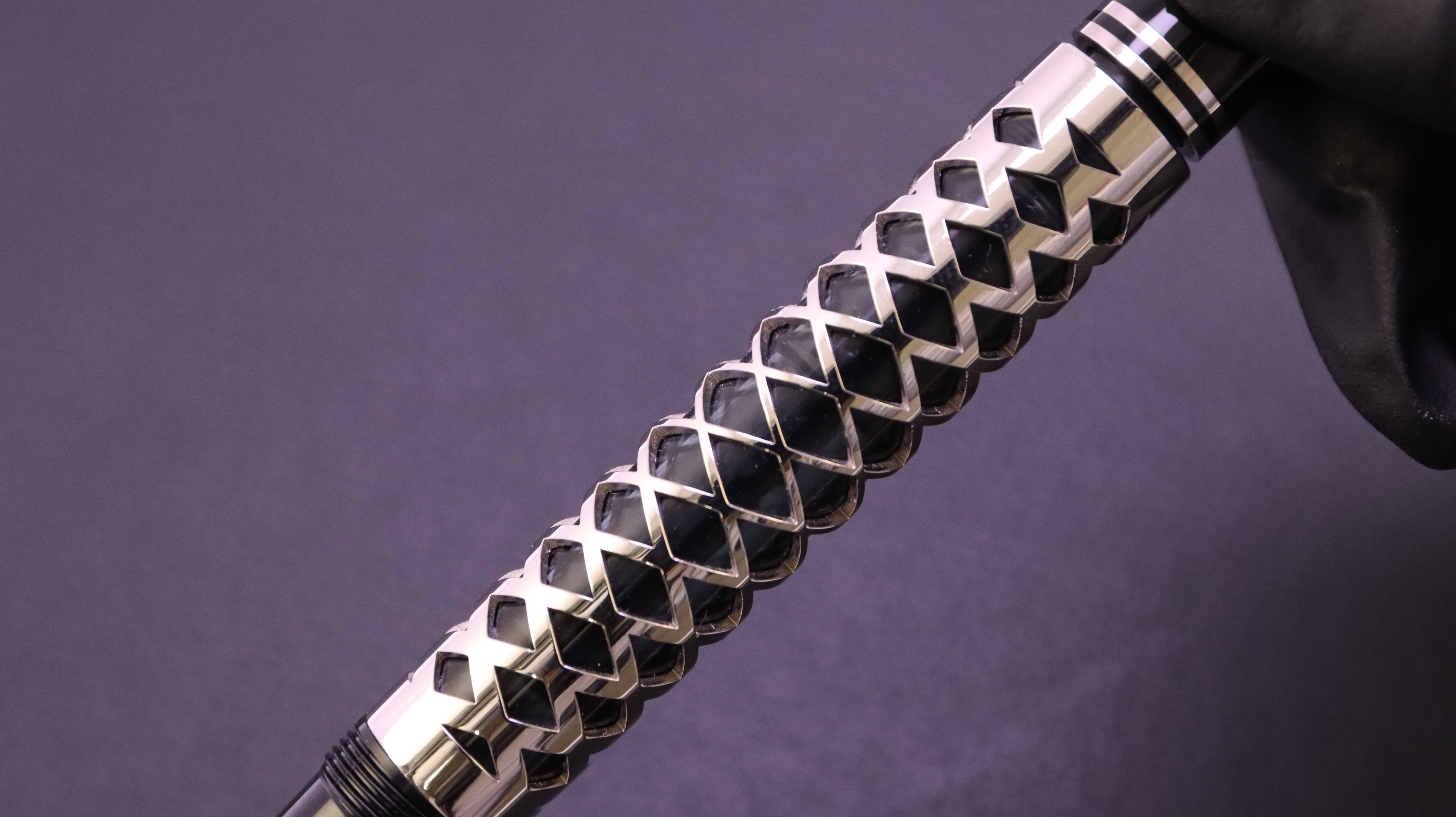 Pelikan新作限定モデルに見る“オーバーレイ装飾” | 筆記具専門店